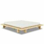 Karup Design futonbed Japan in naturel hout – laag, minimalistisch platformbed met lattenbodem en futonmatras.